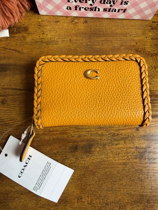 Coach Handbags - Coach Pebbled Leather Buttercup  Zip Wallet